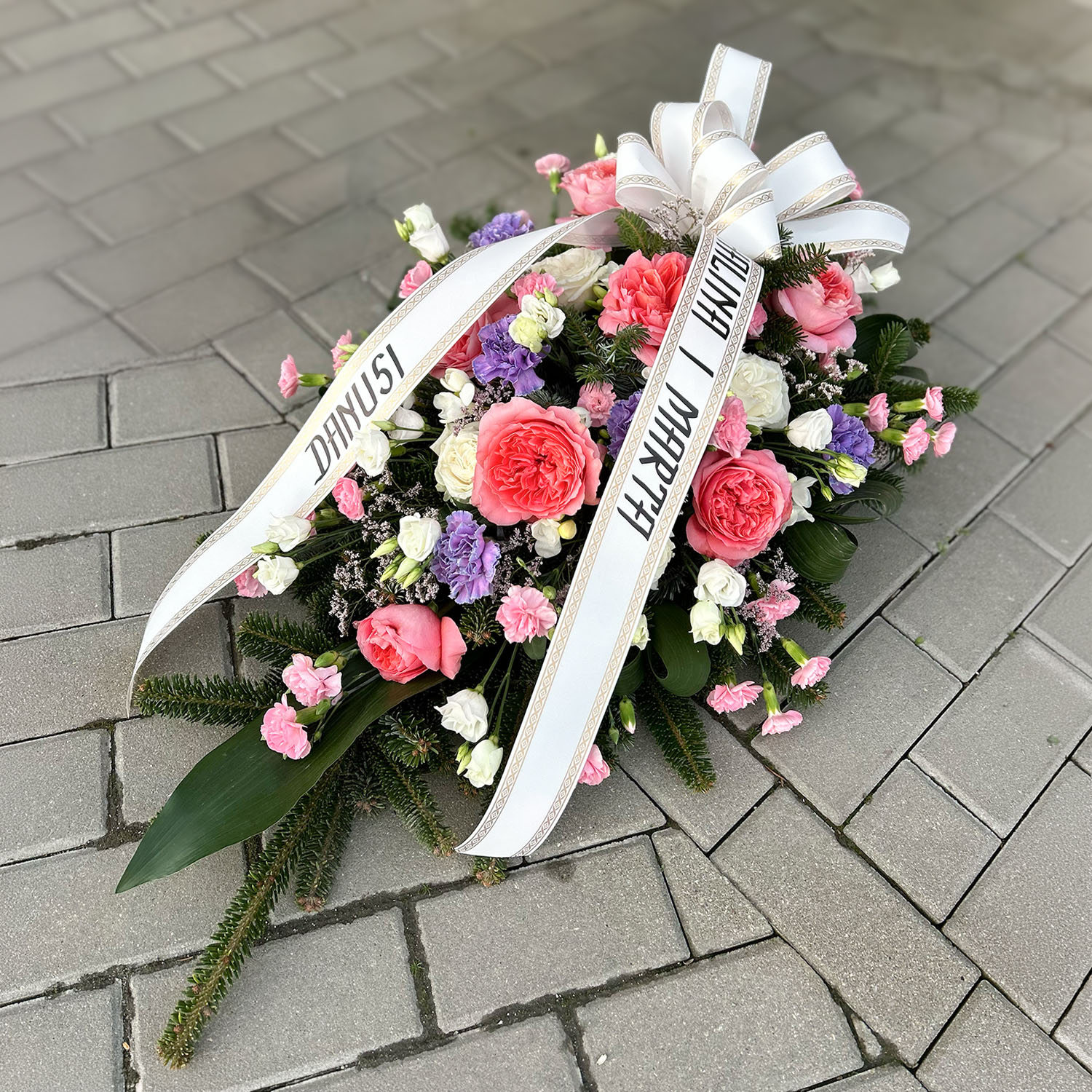 Wiązanka na florecie – kwiaty mieszane z różą – Kwiaciarnia Bukiecik Jawor